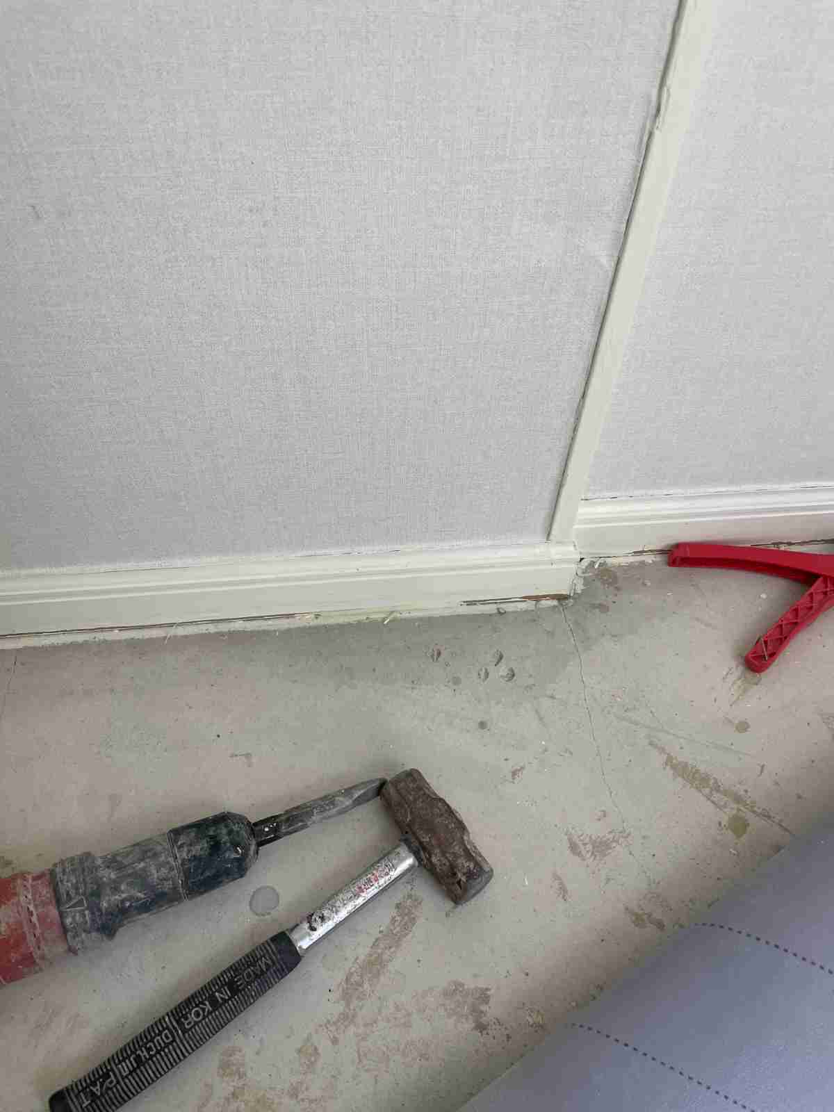 바닥 철거 후 도구 배치