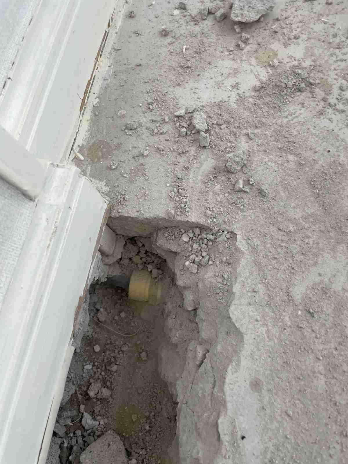 콘크리트 타파 후 PB배관 노출