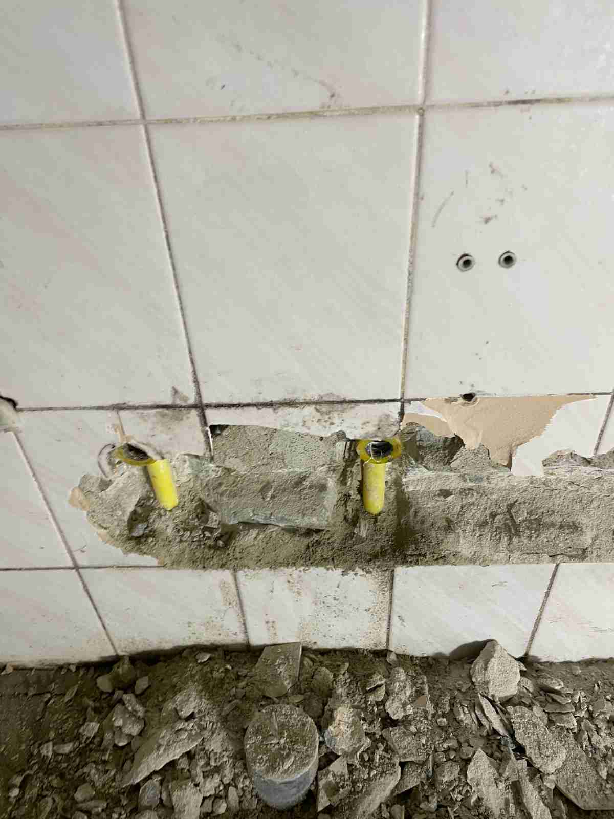 벽체 해체 후 XL파이프 노출