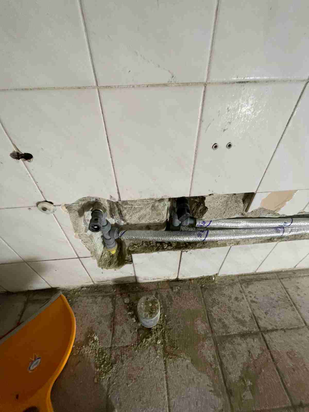 신규 배관 피팅 설치 작업