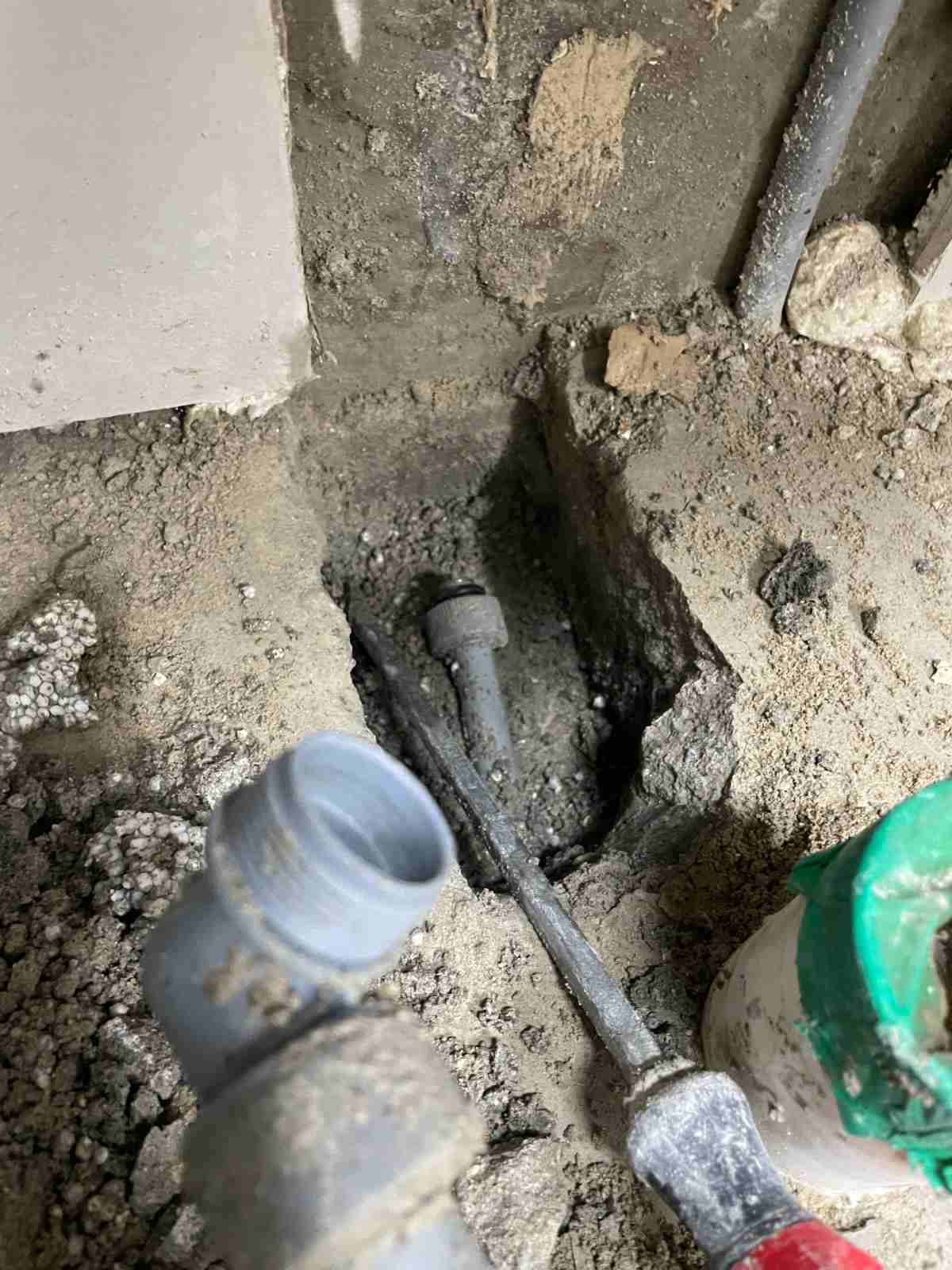 노후 배관 연결부 및 신규 배관 부속