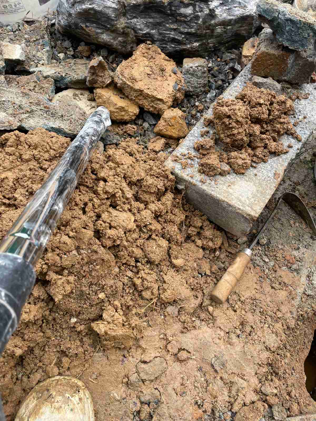 처인구 그림빌리지 부동전 교체를 위한 지하 배관 굴착 작업