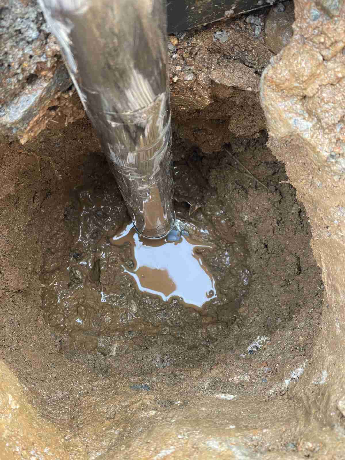 처인구 부동전 교체 지하 배관 접속부 클로즈업 시공 장면