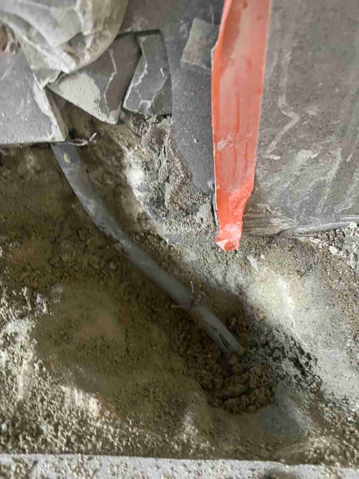 용인 기흥구 장미마을 래미안 아파트 노후 배관 상태 클로즈업