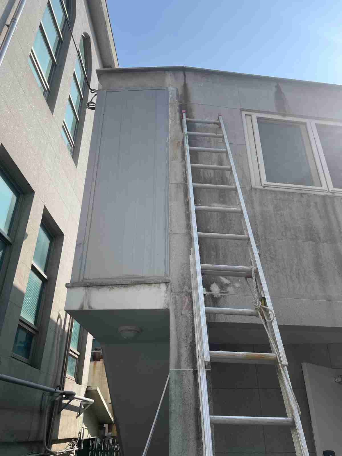 기흥구 마북동 상가 건물 외벽 전경 - 누수 손상 범위 확인