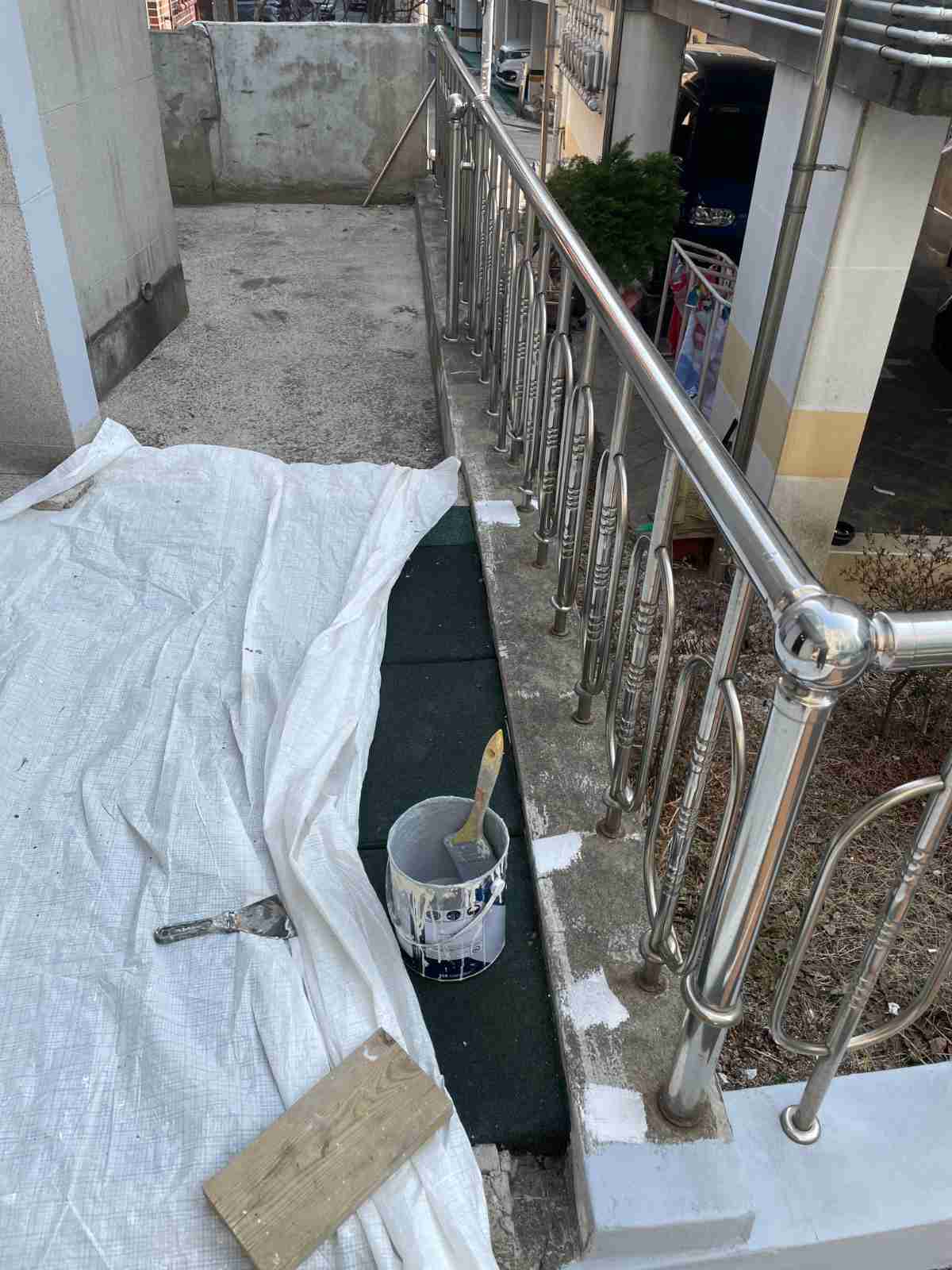 기흥구 마북동 상가 난간 기초 방수 도포 시공 현장