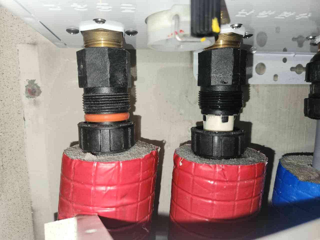 급수 배관 피팅 연결부 최종 점검