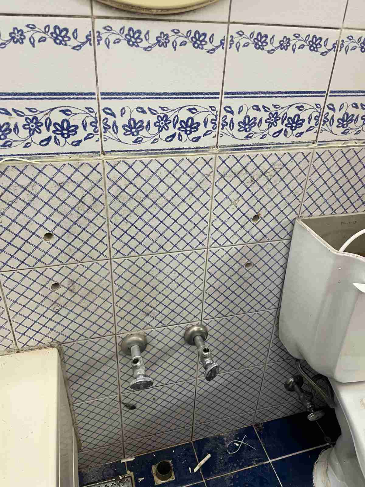 처인구 배네치아 화장실 기존 세면대 철거 배관 분리 작업