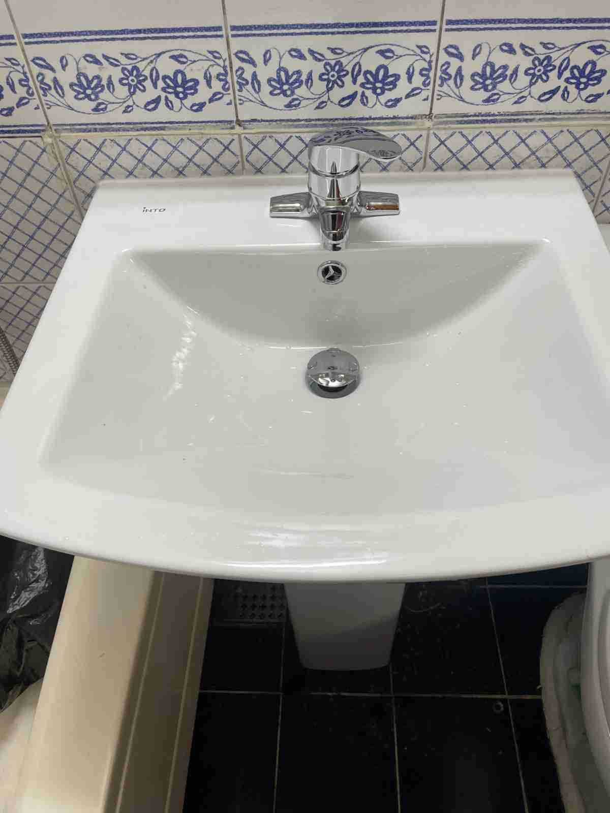 처인구 배네치아 화장실 신규 세면대 벽면 브래킷 고정 설치