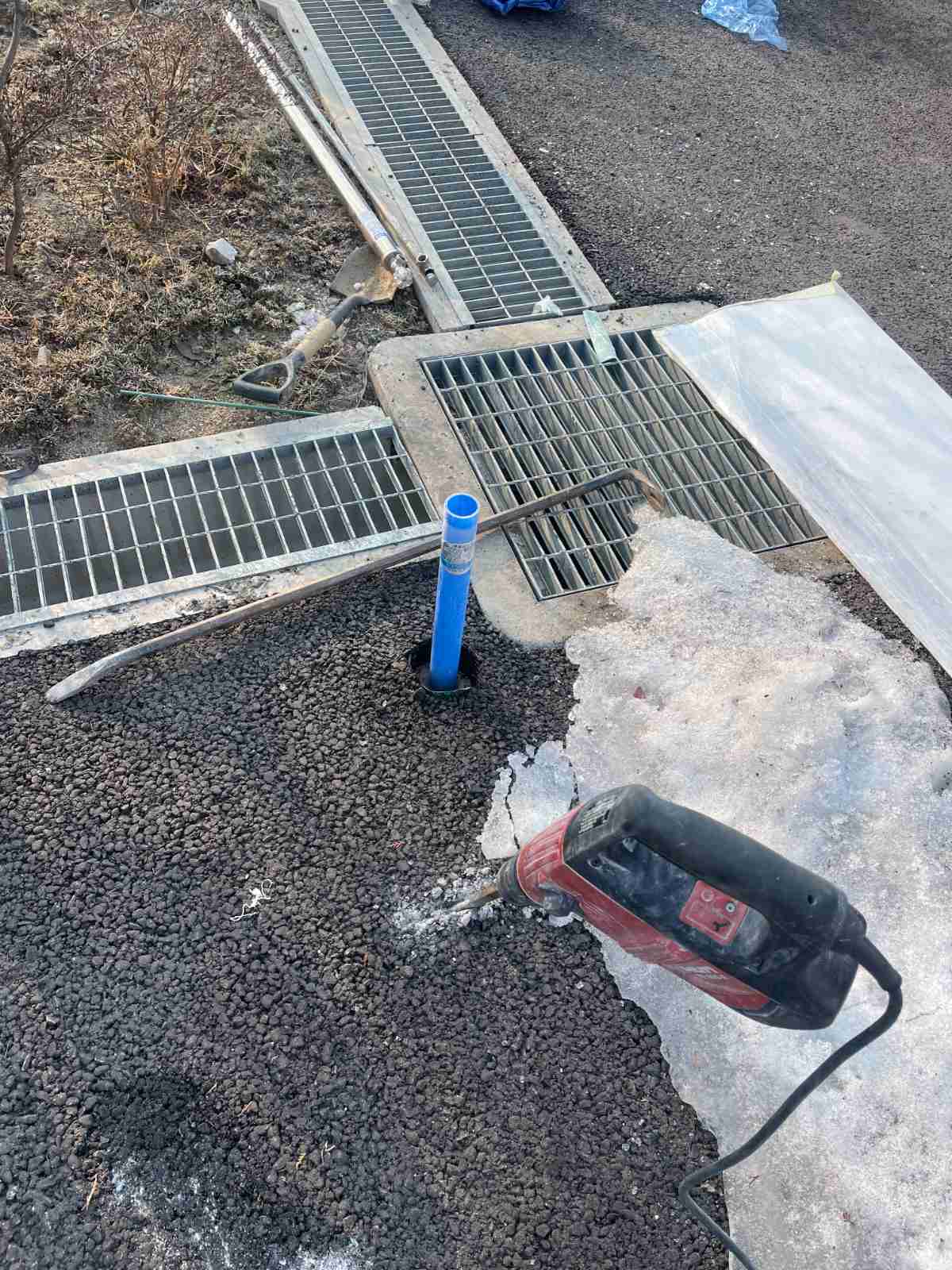 처인구 백암면 주차장 급수 차단 후 부동전 해체 작업