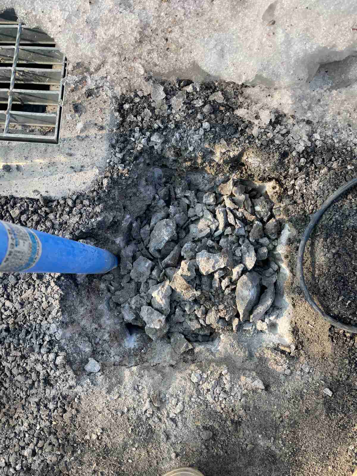 백암면 주차장 배관 내부 녹물 이물질 제거 작업