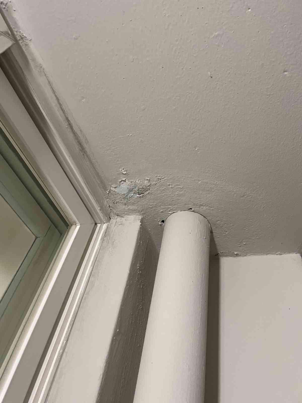 용인 처인구 인정프린스 우수관 기존 방수층 제거 작업 현장