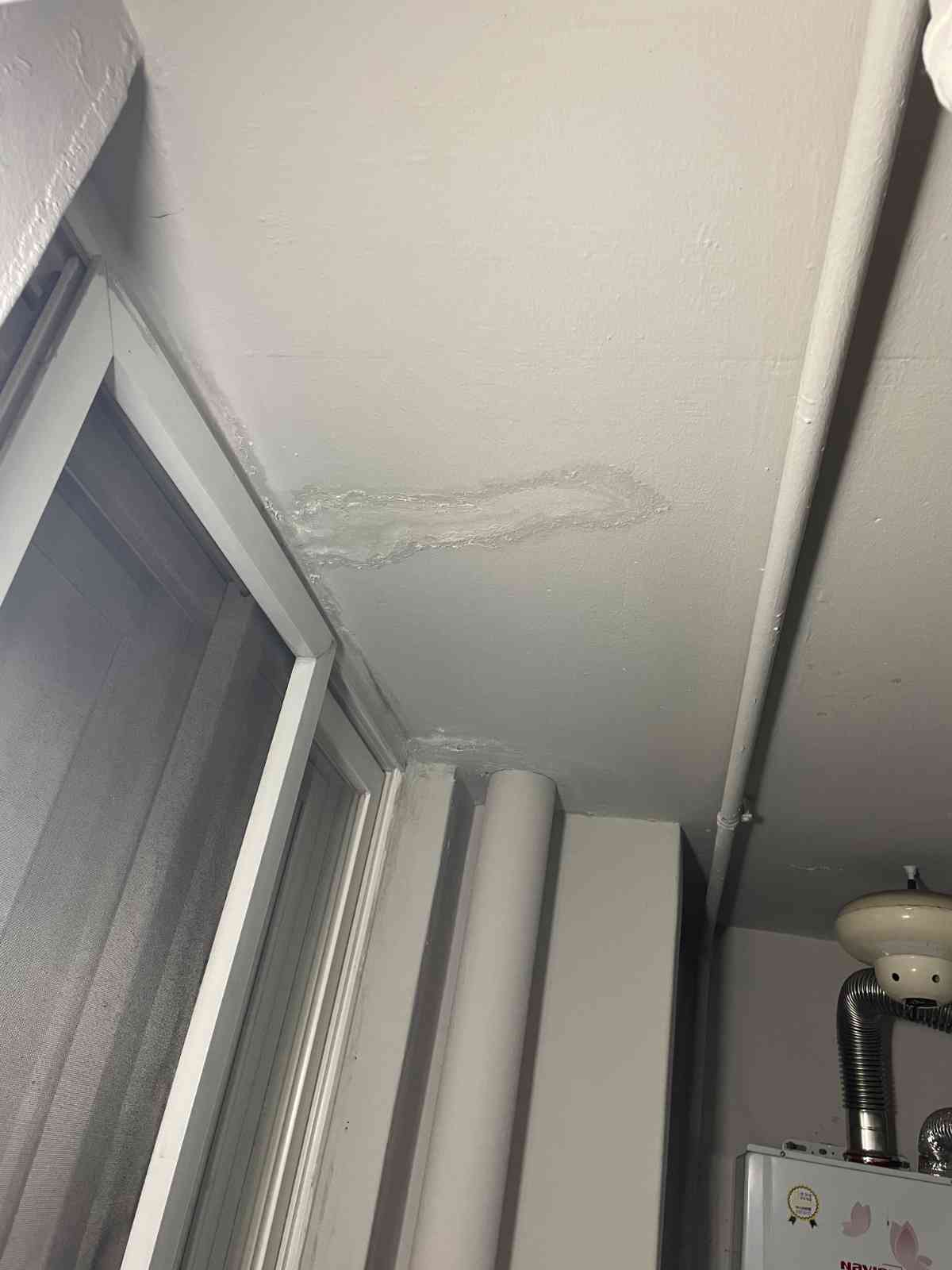 우수관 방수재 충진 시공 - 관통부 틈새 완전 밀봉 현장