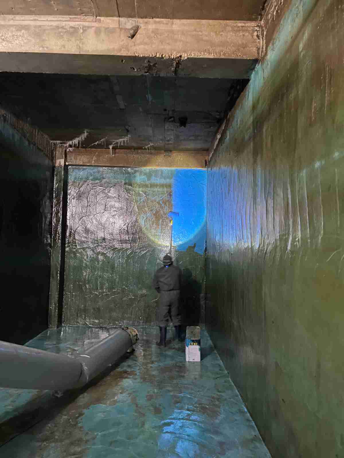 용인 아파트 물탱크 기존 방수층 제거 및 바탕면 정리 작업