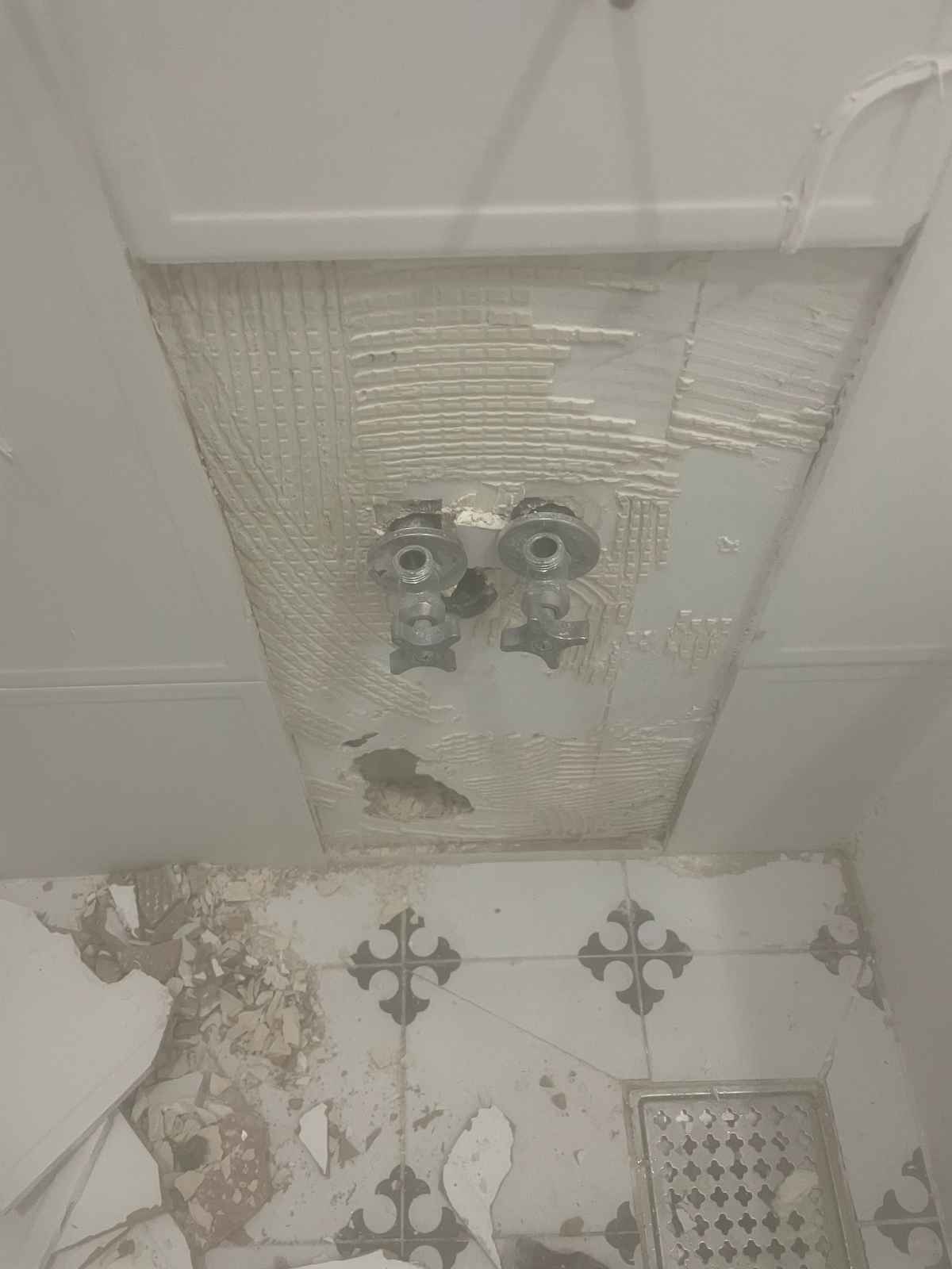 용인 처인구 역북동 보성아파트 화장실 욕조 철거 작업 시작