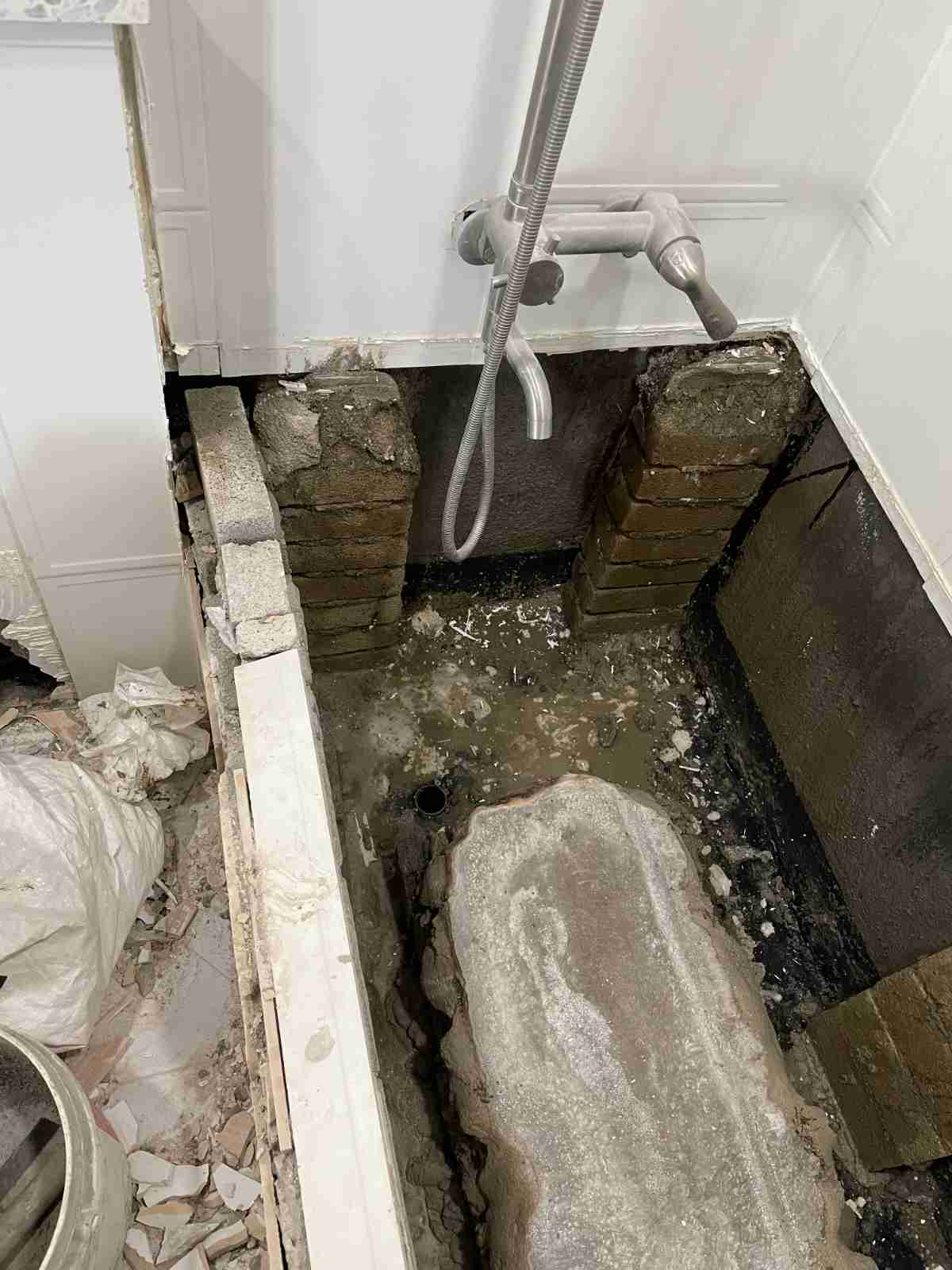 용인 처인구 역북동 보성아파트 화장실 노후 배관 해체 작업