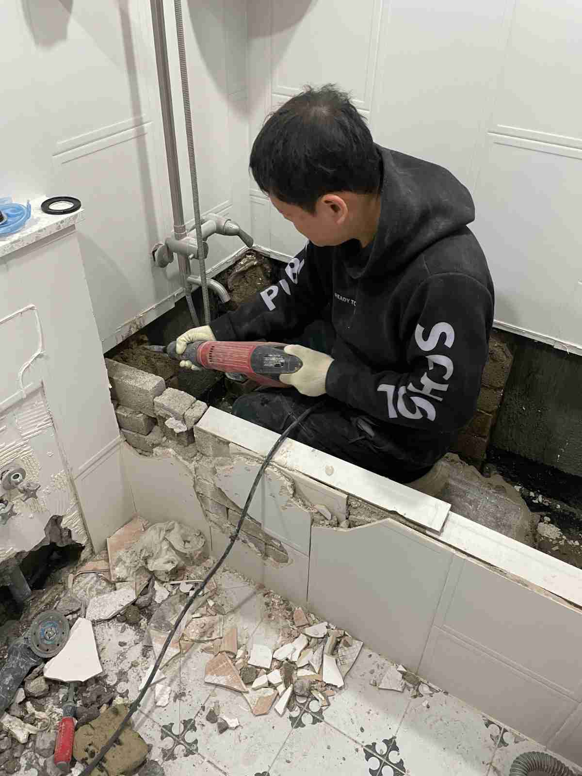 처인구 역북동 아파트 욕조 아래 배관 교체 및 재설치 작업