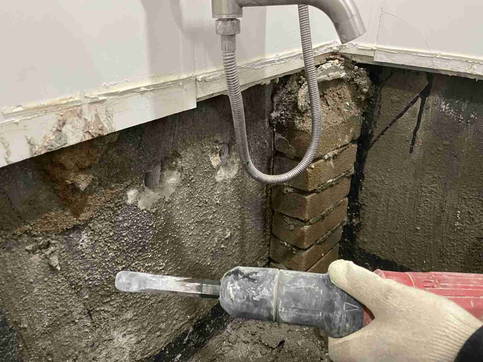 용인 처인구 역북동 보성아파트 욕조 아래 배관 연결 재시공 작업