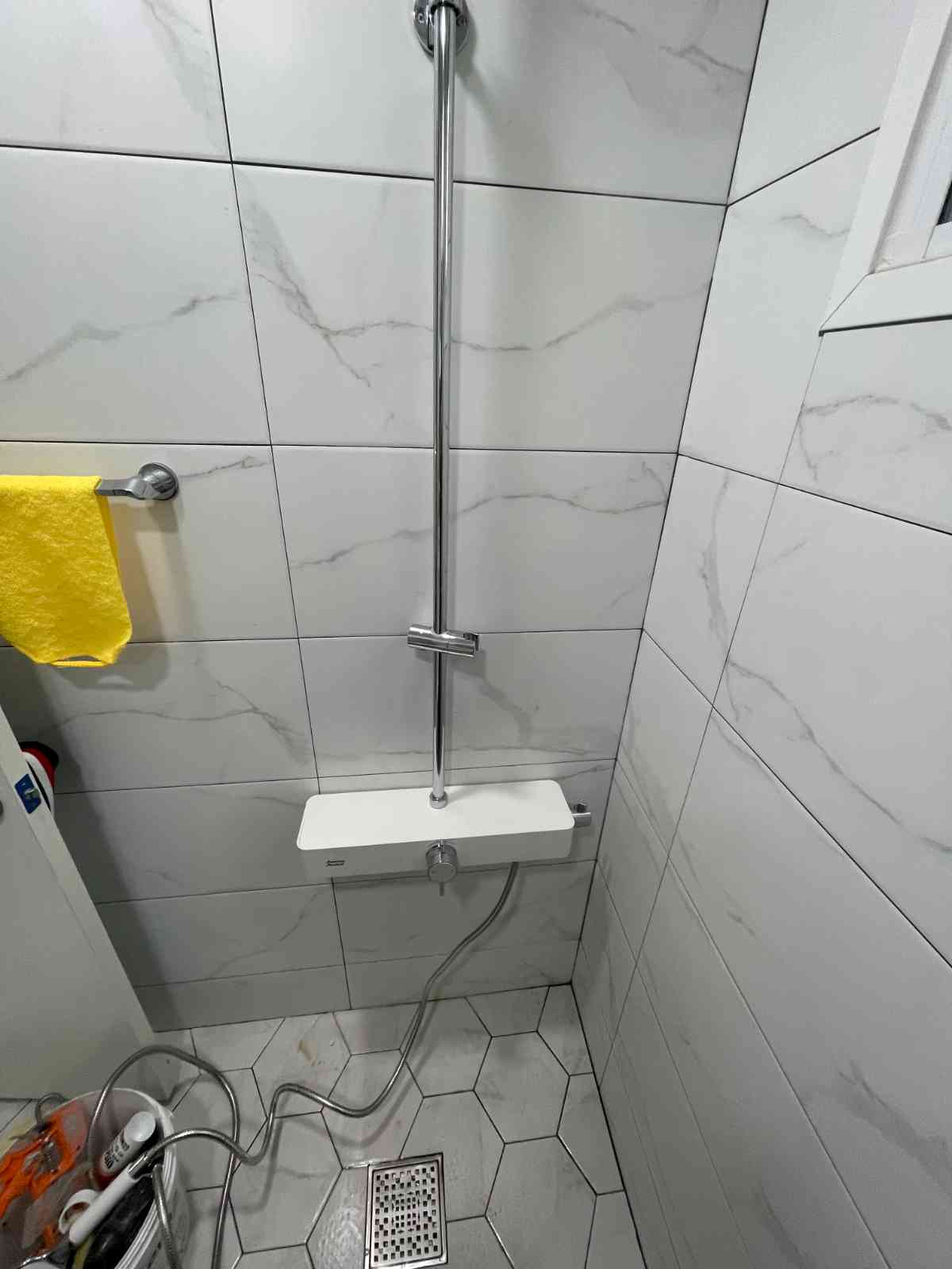 전원주택 욕실 새 샤워기 수전 설치 완료 전체 모습