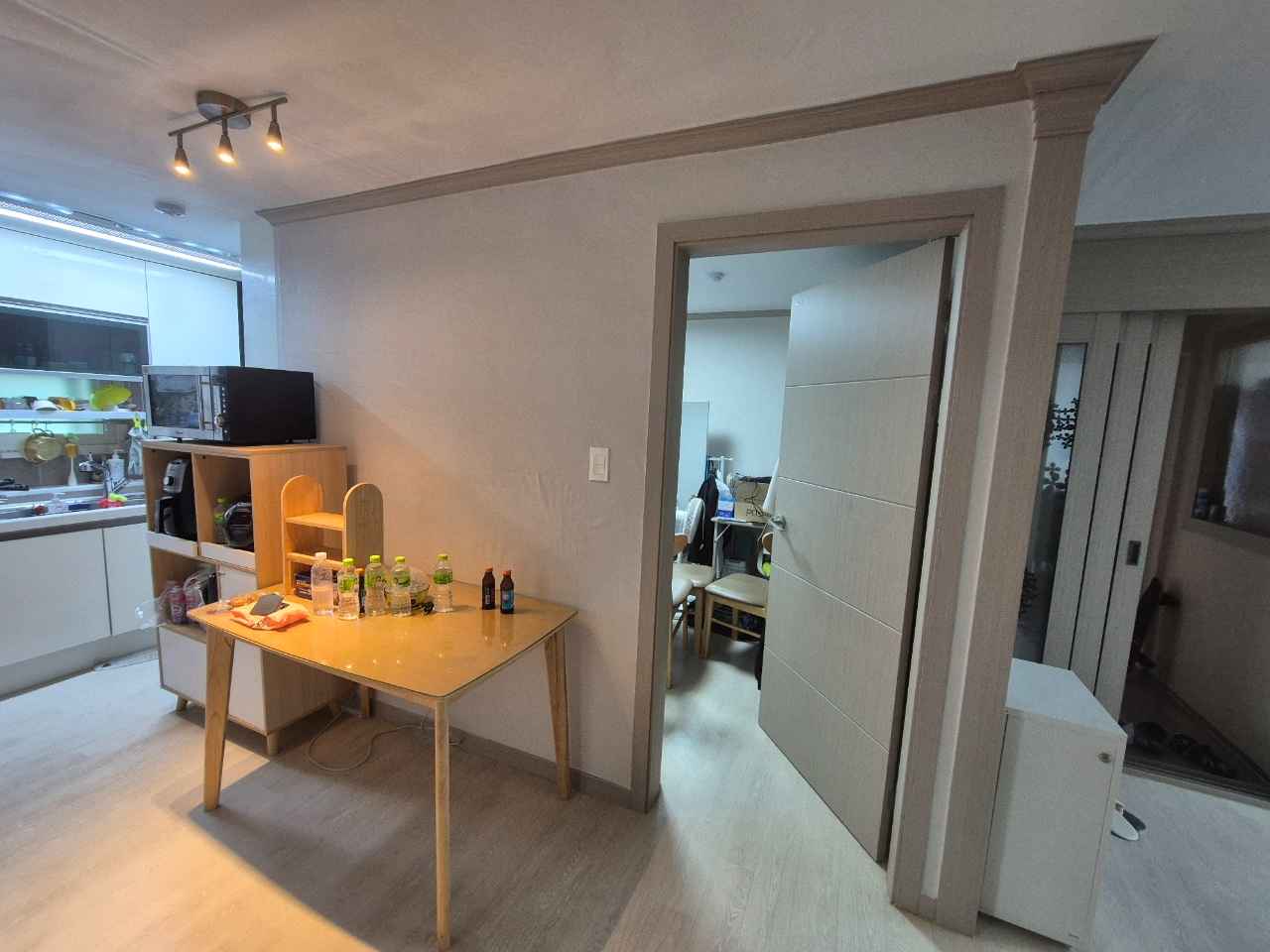 용인 처인구 역북동 도배 진행 깔끔하게 되살아난 벽면 누수 복구
