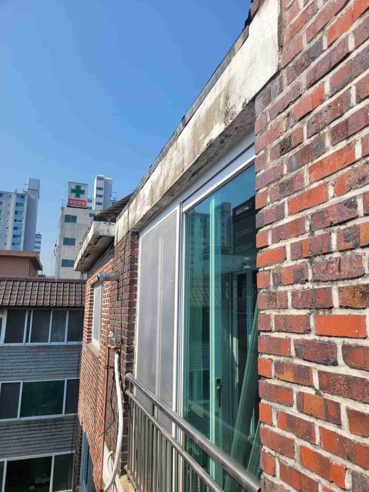 빌라 외벽 방수 도장 마감 - 기존 면과 색상 맞춤 시공