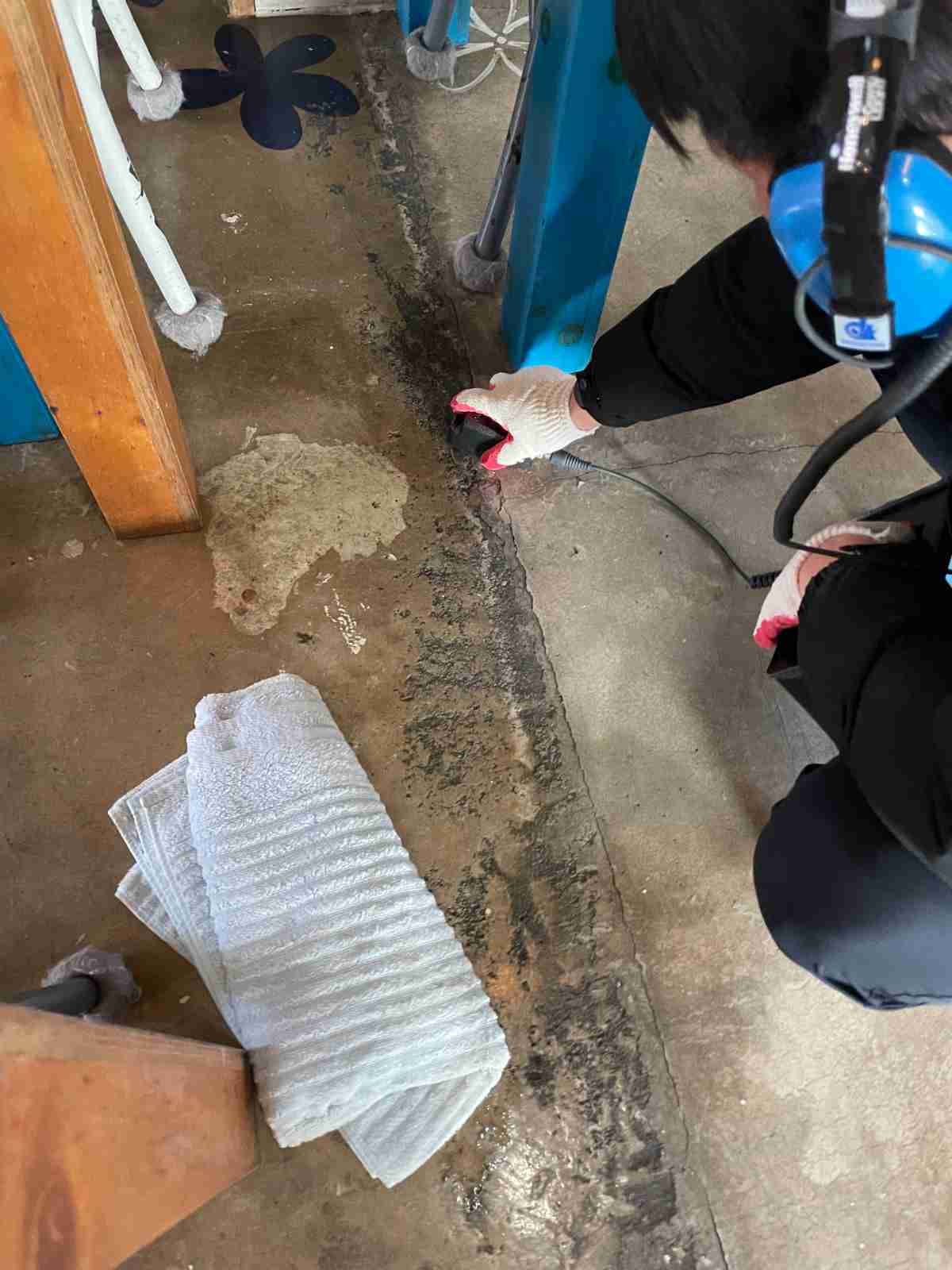 기흥구 지곡동 상가 바닥 누수 수리 - 그라인더로 타일 및 몰탈층 정밀 절단