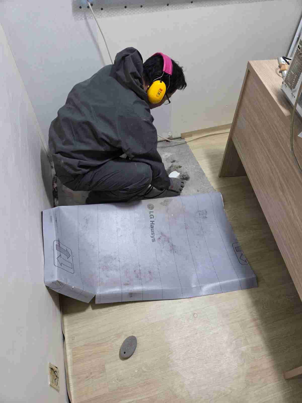 기흥구 언남동 작은방 바닥 보양 후 정밀 절단 파취 작업